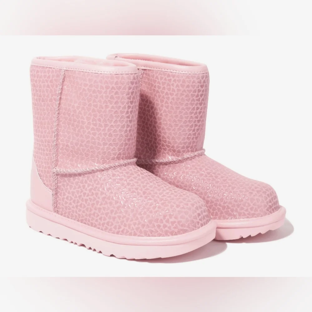 UGG  Classic II Gel Hearts Boots in Pink